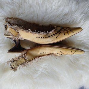 Yellowed Formely Aged-White Leather Pointed-Toe Slingback Kitten Heel Pumps